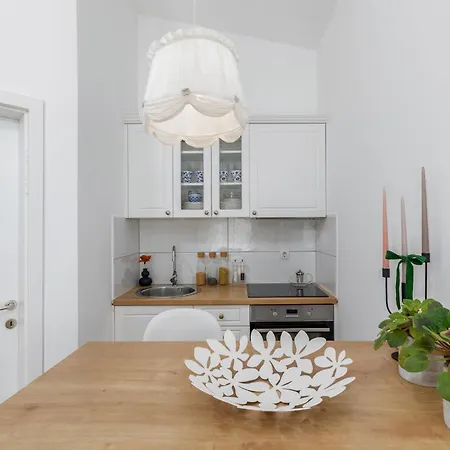 Couple Getaway - Boutique Valbandon Apartment Fazana