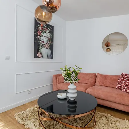 Couple Getaway - Boutique Valbandon Apartment