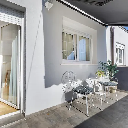 Apartment Couple Getaway - Boutique Valbandon