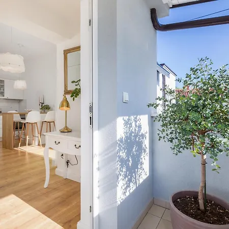 Couple Getaway - Boutique Valbandon Apartmán